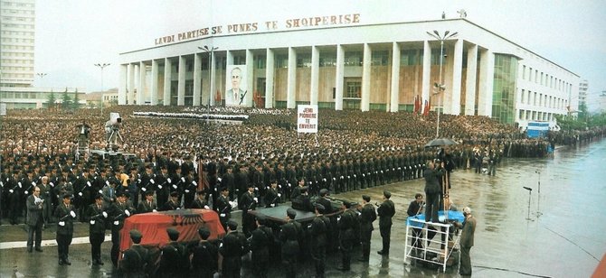 Wikipedia.org nuotr./Envero Hoxhos laidotuvės