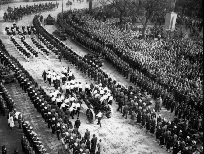 „Scanpix“/AP nuotr./Evos Perón laidotuvių ceremonija (1952 m.)