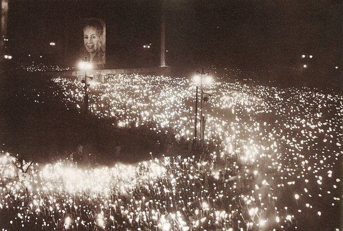 Wikipedia.org nuotr./Per Evos Perón laidotuves į Buenos Airių gatves išėjo beveik 3 milijonai žmonių. (1952 m.)