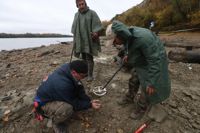 AFP/„Scanpix“ nuotr./Vengrijos archeologai nusekus Dunojui aptiko monetų lobį.