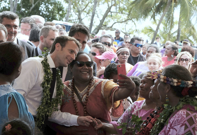 „Scanpix“/AP nuotr./Emmanuelio Macrono vizitas Naujojoje Kaledonijoje 2018 metų gegužę