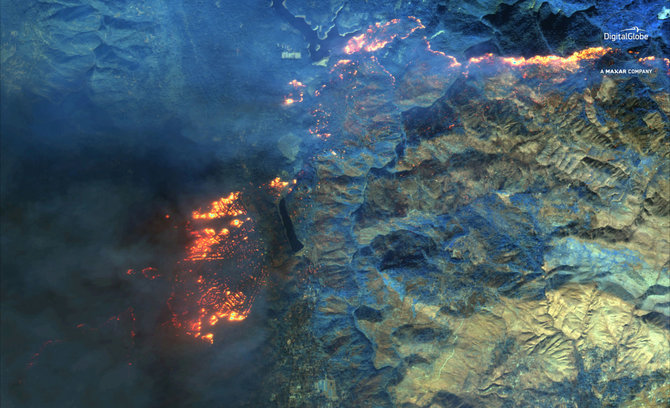 „Reuters“/„Scanpix“ nuotr./Kalifornijos gaisrų vaizdas nuotraukoje iš palydovo
