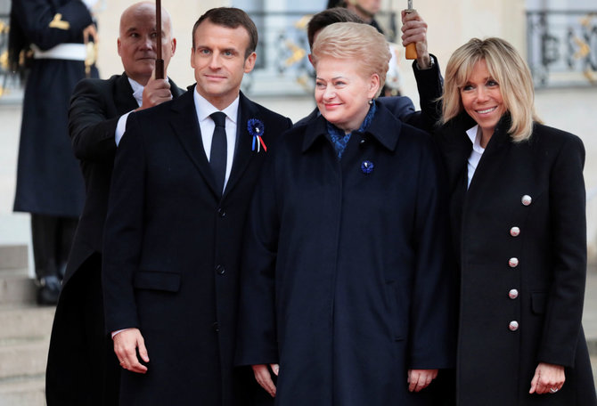 „Reuters“/„Scanpix“ nuotr./Emmanuelis Macronas, Dalia Grybauskaitė ir Brigitte Macron