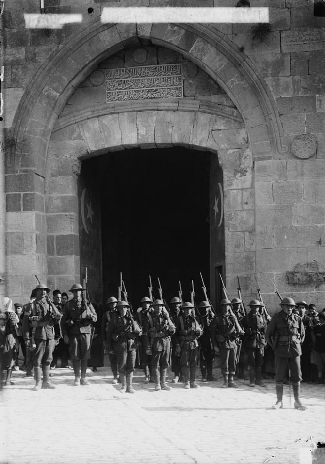 Wikipedia.org nuotr./Britų kariai Jeruzalėje (1917 m.)