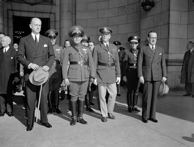Wikipedia.org nuotr./Fulgencio Batistos (centre) vizitas Vašingtone (1938 m.)