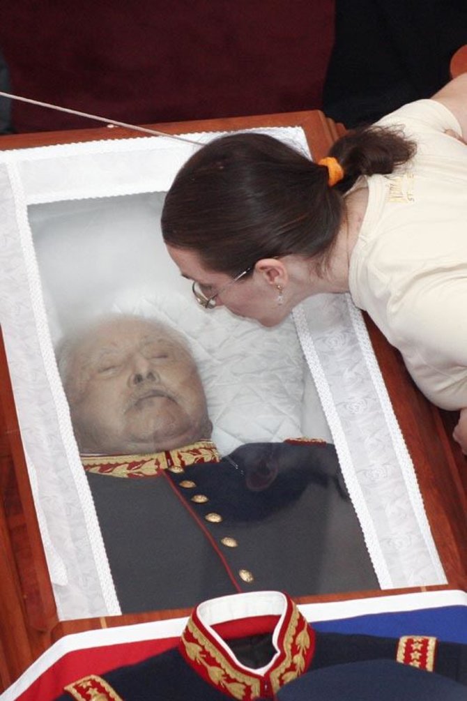 Wikipedia.org nuotr./Augusto Pinochetas karste (2006 m. gruodžio 11 d.)