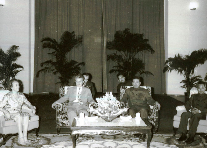 Wikipedia.org nuotr./Pol Potas su Nicolae Ceaușescu vizito į Bukareštą metu (1978 m.)