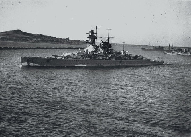 Wikipedia.org nuotr./„Admiral Graf Spee“ Montevidėjuje