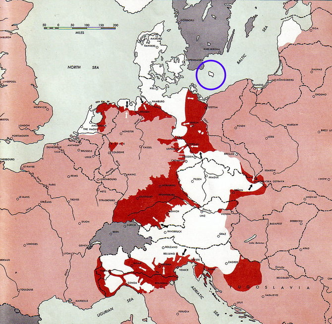 Wikipedia.org žemėlapis/Situacija Europoje 1945 m. gegužės 1 d. Bornholmo sala pažymėta mėlynu apskritimu.