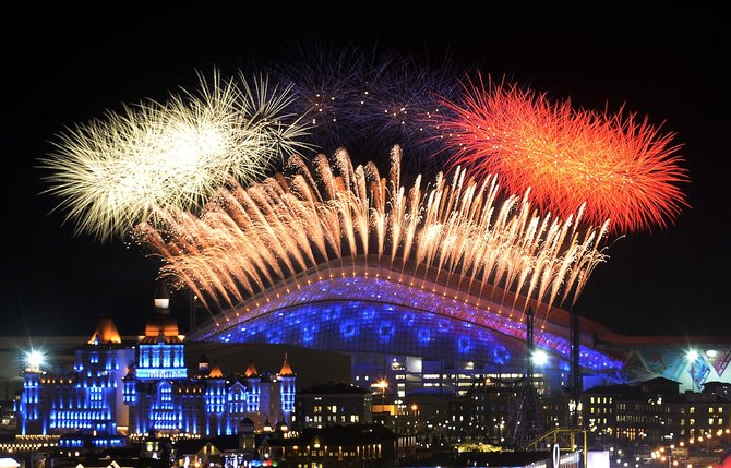AFP/„Scanpix“ nuotr./2014 metų Sočio žiemos olimpinių žaidynių atidarymo ceremonijos akimirka