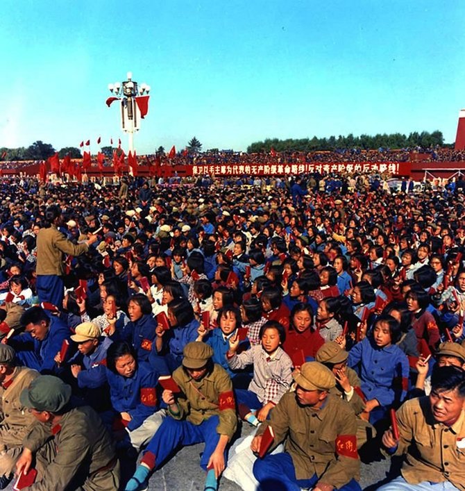 Wikipedia.org nuotr./Fanatiškieji chunveibinai – „Kultūrinės revoliucijos“ varomoji jėga (1966 m.)