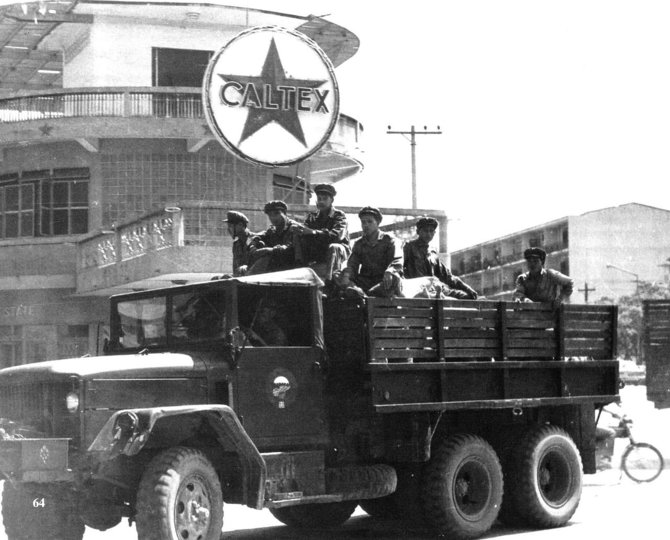 Wikipedia.org nuotr./„Pathet Lao“ kariai sostinėje Vientiane (1973 m.)