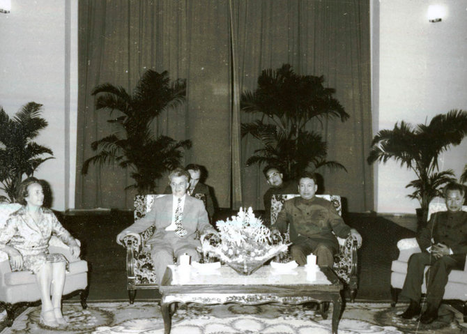 Wikipedia.org nuotr./Pol Potas (antras iš dešinės) ir Rumunijos diktatorius Nicolae Ceaușescu (antras iš kairės) (1978 m.)