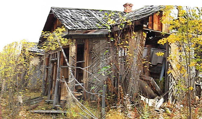Wikipedia.org nuotr./Griūvantis pastatas apleistoje Jermakovo gyvenvietėje