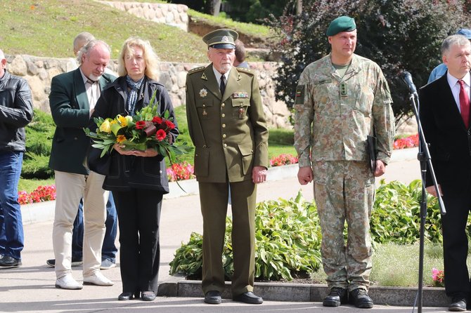 Šaulių sąjungos nuotr./Liubave atidengtas paminklas Juozui Lukšai-Daumantui.