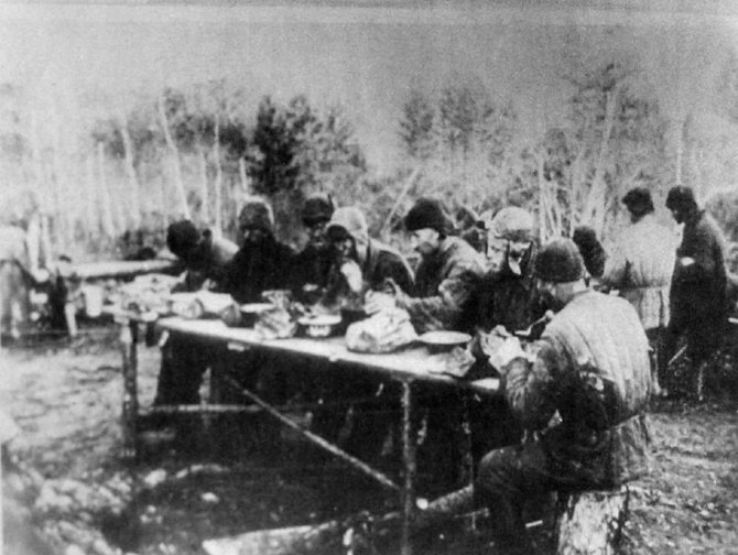 gulagmuseum.org nuotr./Bamlago kaliniai pietauja.
