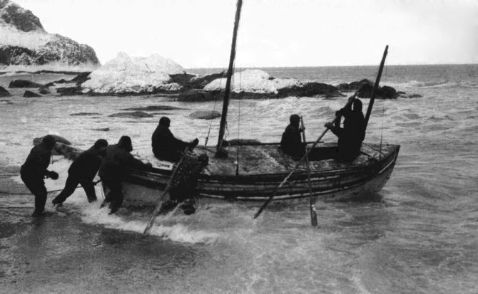 Wikipedia.org nuotr./Išsigelbėję Ernesto Shackletono įgulos nariai Dramblių salos pakrantėje