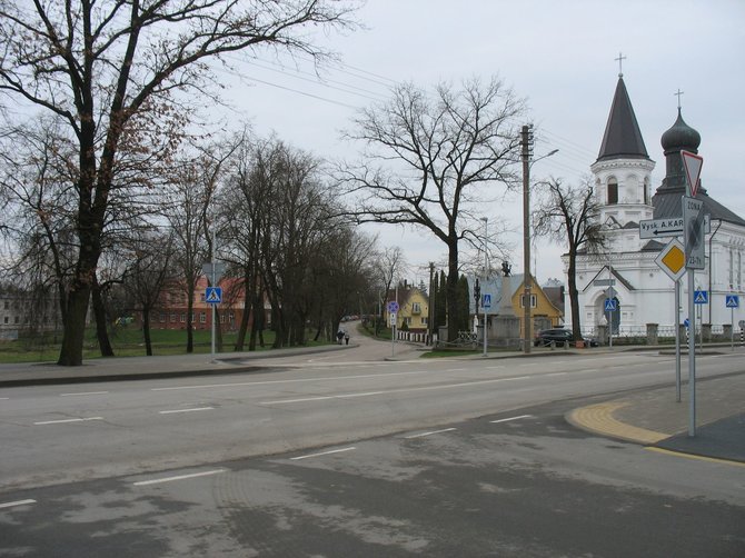Arvydo Žardinsko nuotr./Vilkaviškis, vyskupo Antano Karoso gatvė. Sovietmečiu ši gatvė vadinosi „Normandijos-Nemuno“ gatve.