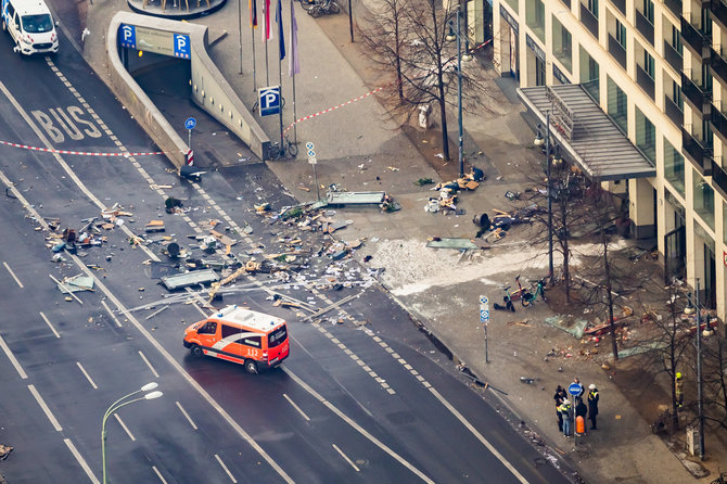 Foto von Scanpix/In Berlin stürzte ein riesiges Aquarium in das Radisson Blue Hotel