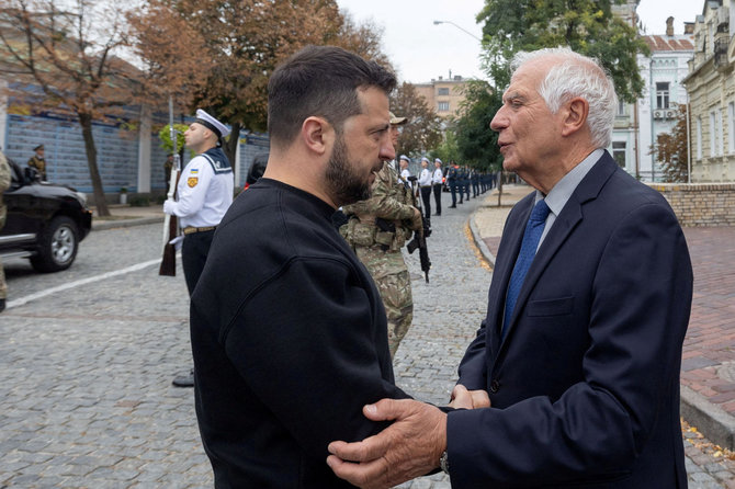 „Reuters“/„Scanpix“ nuotr./Volodymyras Zelenskis ir Josepas Borrellis