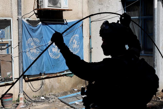 AFP/„Scanpix“ nuotr./Izraelio karys Jungtinių Tautų Palestiniečių pabėgėlių agentūros (UNRWA) būstinėje