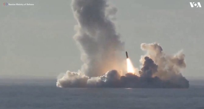 Kadras iš vaizdo įrašo/Balistinės raketos startas iš povandeninio laivo
