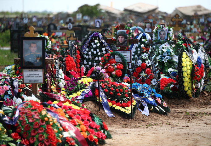 „Reuters“/„Scanpix“ nuotr./Agresijoje prieš Ukrainą žuvusių Rusijos karių kapai