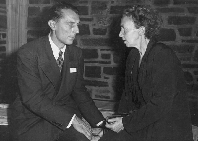 Wikipedia.org nuotr./Frédéricas ir Irène Joliot-Curie. Nuotrauka daryta apie 1940 m.