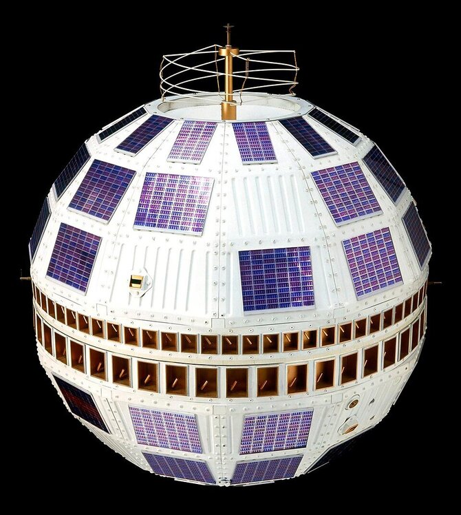 Wikipedia.org nuotr./Pirmasis komercinis ryšių palydovas „Telstar 1“, tapęs „Starfish Prime“ sprogimo auka