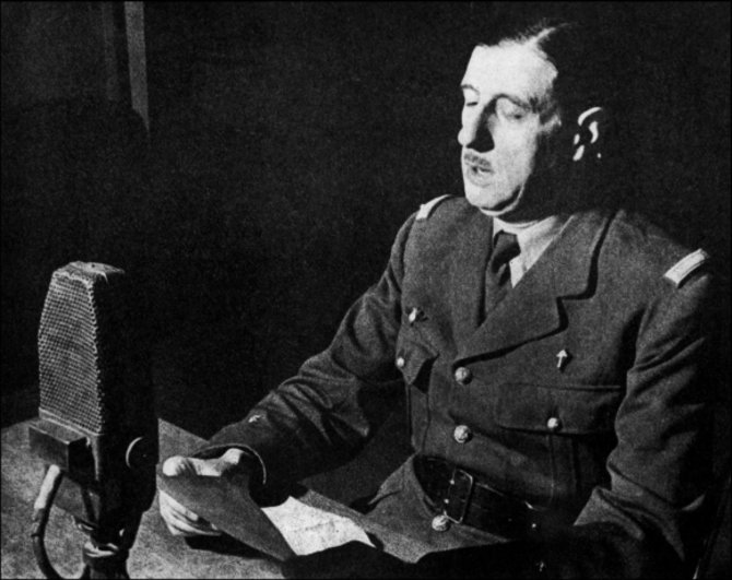 AFP/„Scanpix“ nuotr./Charles'is de Gaulle'is BBC studijoje skaito savo garsiąją kalbą.