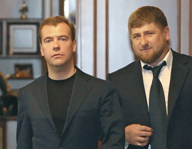 „Reuters“/„Scanpix“ nuotr./Dmitrijus Medvedevas ir Ramzanas Kadyrovas