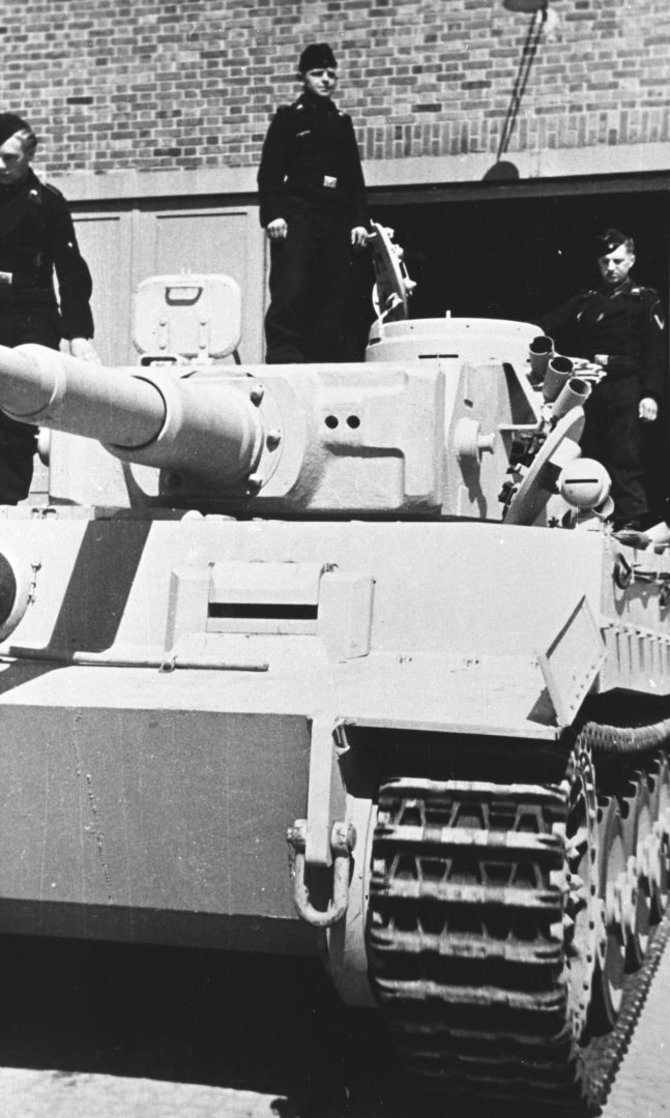 Bovingtono tankų muziejaus nuotr./„Tigras“ Antrojo pasaulinio karo metais