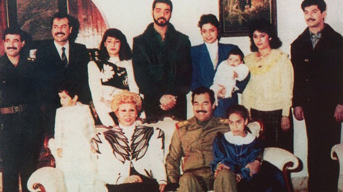 Wikipedia.org nuotr./Saddamo Husseino šeima (praėjusio amžiaus devintojo dešimtmečio vidurys)