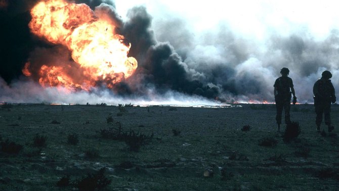 Wikipedia.org nuotr./Degantys Kuveito naftos gręžiniai po Irako kariuomenės pasitraukimo
