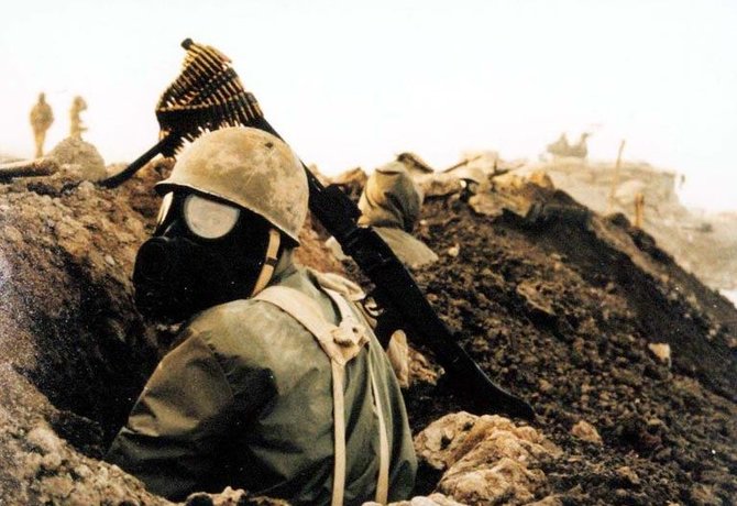 Wikipedia.org nuotr./Irano karys su dujokauke per Irano ir Irako karą