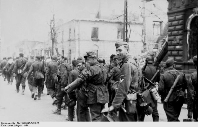 Vokietijos Bundesarchyvo/Wikimedia.org nuotr./Ypatingojo Dirlewangerio pulko kariai Varšuvoje (1944 m. rugpjūtis)