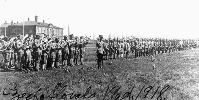 Wikipedia.org nuotr./Čekoslovakų legiono kariai Vladivostoke (1918 m.)