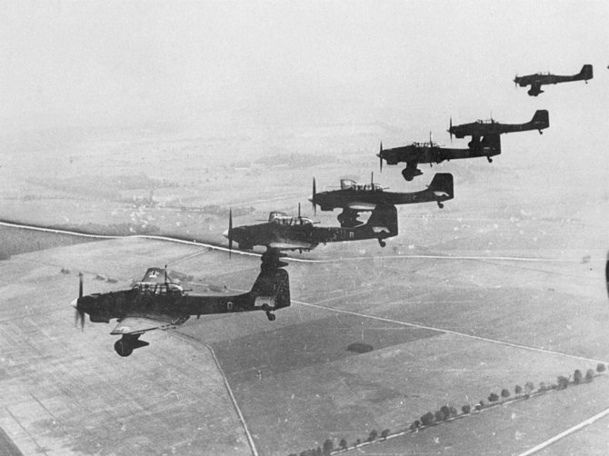 Wikipedia.org nuotr./Vokietijos „Junkers Ju 87“ virš Lenkijos 1939-aisiais