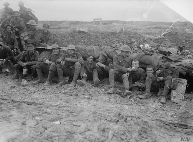 Didžiosios Britanijos Imperijos karo muziejaus/Wikipedia.org nuotr./Kanados kariai prie Somos (1916 m. spalis)