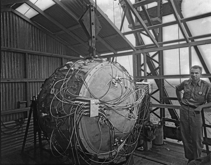 Wikipedia.org nuotr./„Prietaisas“ – pirmoji pasaulyje atominė bomba