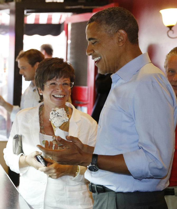 „Reuters“/„Scanpix“ nuotr./Valerie Jarrett ir Barackas Obama