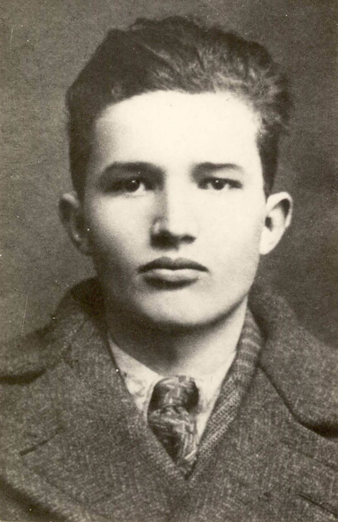 Wikipedia.org nuotr./Aštuoniolikmetis Nicolae Ceaușescu – jau pogrindinės veiklos patirties turintis Rumunijos komunistų partijos narys (1936 m.)