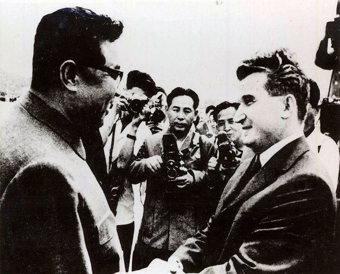 Wikipedia.org nuotr./Nicolae Ceaușescu susitikimas su Šiaurės Korėjos diktatoriumi Kim Il Sungu (1971 m.)
