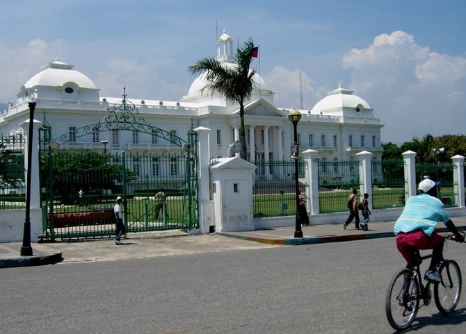 Wikipedia.org nuotr./Haičio prezidento rūmai prieš 2010 metų žemės drebėjimą