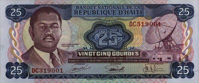 Wikipedia.org nuotr./Jeanas-Claude'as Duvalier ant 25 gurdų banknoto (1973 m.)