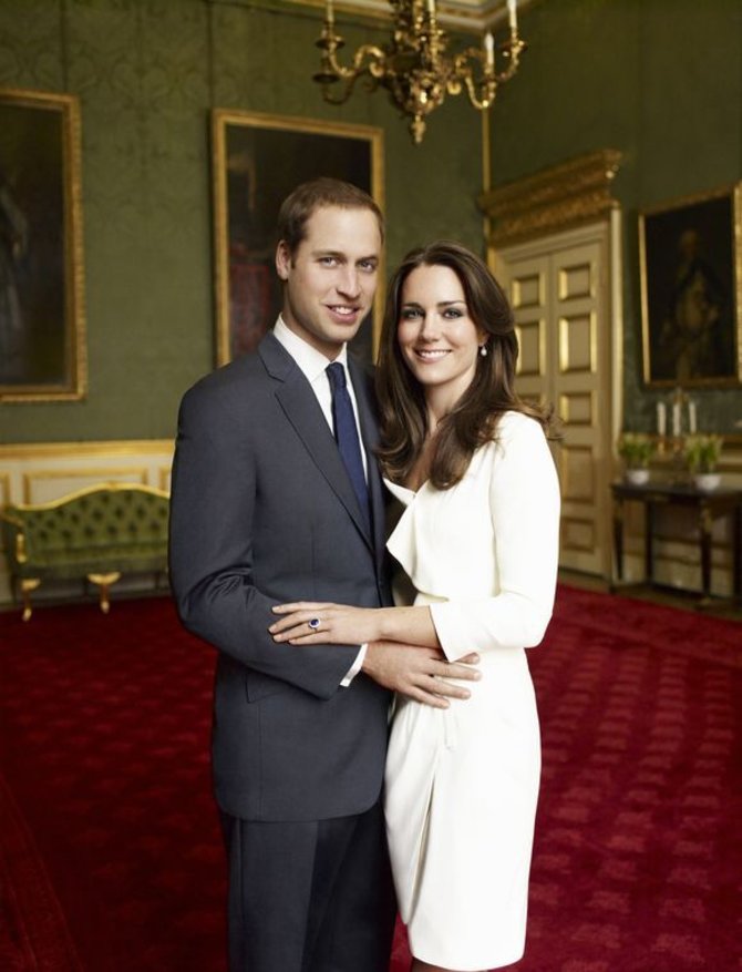 „Reuters“/„Scanpix“ nuotr./Oficiali sužadėtuvių fotografija: Princas Williamas ir Kate Middleton
