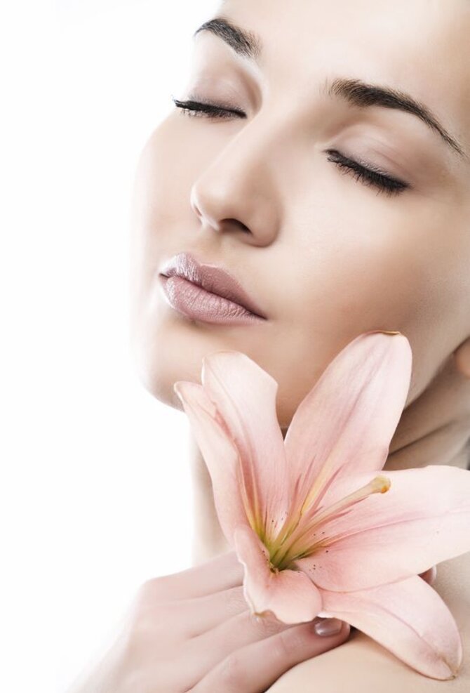 Istockphoto nuotr./Kai žarnynas nešvarus, jis nesugeba pašalinti toksinų, tad šalinimo funkciją atlieka ne tik inkstai, kepenys, bet ir oda. Žarnyno valymo procedūra ir nauji mitybios pokyčiai leis džiaugtis žymiai pagerėjusia odos būkle.