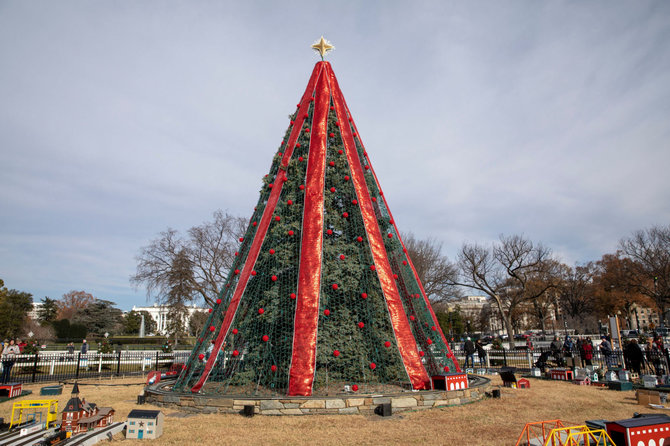 AFP/„Scanpix“ nuotr./JAV nacionalinė Kalėdų eglė