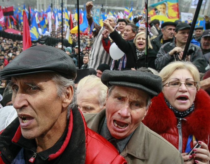 Ukrainoje dešimtys tūkstančių opozicijos demonstrantų reikalauja sutarties su ES.