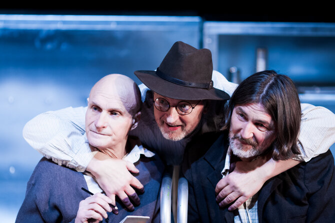 VšĮ „Teatro projektai“ nuotr./Baltosios komedijos „Vėjas topolių viršūnėse“ akimirka